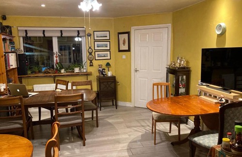 Ashton-under-Lyne Bed & Breakfast | B4-Jacks Court