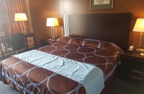 Red Deer Hotel | BA Hotel