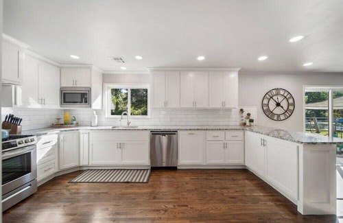 Broken Arrow House | BA's BohoChic-steps to Rose District-Complete RENO