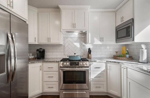 Broken Arrow House | BA's BohoChic-steps to Rose District-Complete RENO
