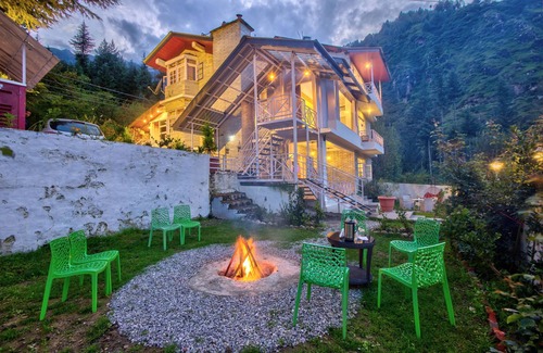 Burwa Cottage | Baan By Snow City Farm