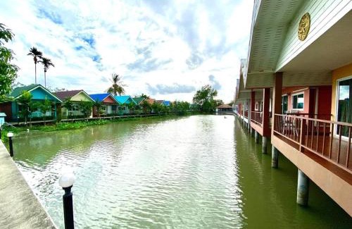 Bang Sao Thong Hotel | Baan Chay Namm Resort