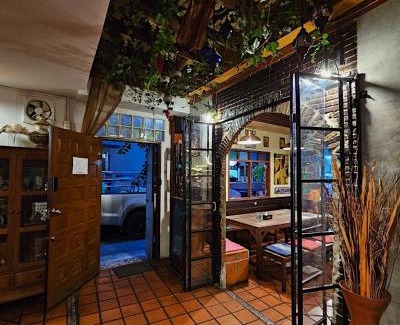 Bang Rak Bed & Breakfast | Baan Glang Soi Restaurant & Guesthouse