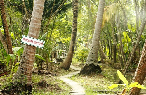 Suan Luang Hotel | Baan LoyLom SuanAmphawa