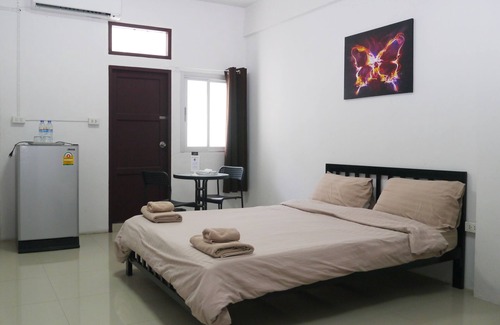 Bang Na Hotel | Baan Mai Guest House
