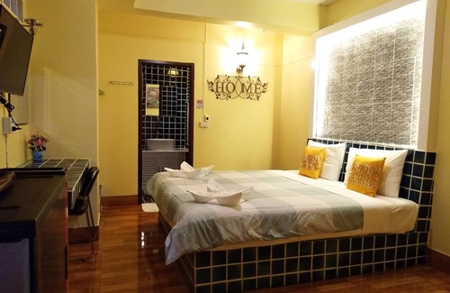 Bang Phra Hotel | Baan Sai Thong Hotel