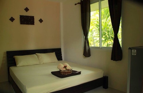 Amphawa Hotel | Baan Suan Phidchamika