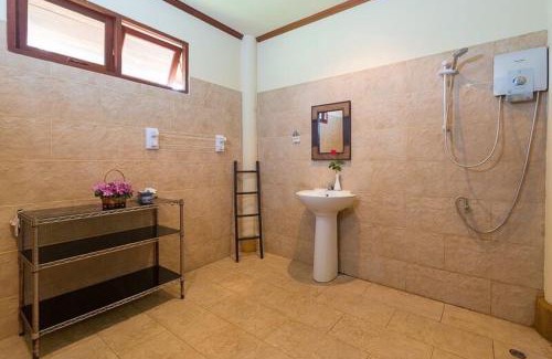 Na Thon Villa | Baan Suvarnabhumi Villa entire 5 beds private pool on hill side