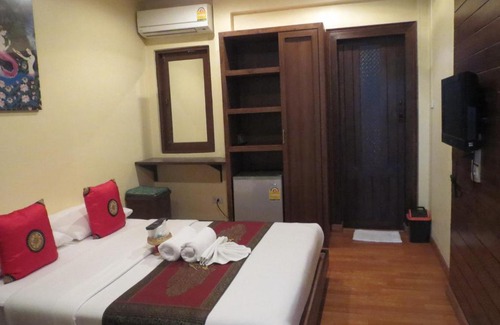Wua Lai House | Baanlek Home Stay