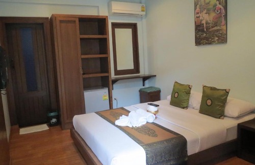 Wua Lai House | Baanlek Home Stay