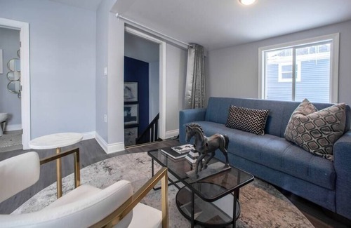 Melrose Park House | Baby Blu 6-Bed | Sleeps 14 | 15 min Chicago/O'hare