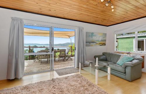 Oakura House | Bach and Relax - Oakura Holiday Home