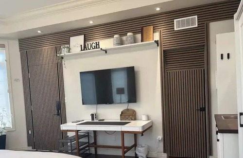 Doon South House | Bachelor suite with private entrance