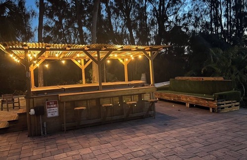 Town N County Park House | Bachelor, Weddings, College reunions, 2 houses on 1 acre nature freedom, swimspa