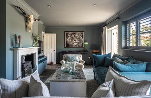 Hundon House | Bachelors Lodge