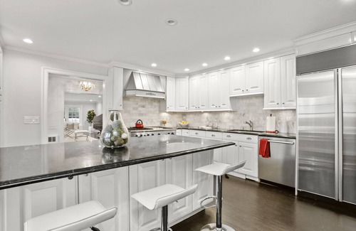 Greenwich House | Back Country Estate w/Pool, Sleeps 8 - Fully loaded, Pet Friendly Greenwich CT