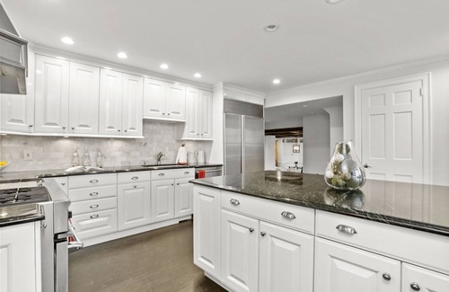 Greenwich House | Back Country Estate w/Pool, Sleeps 8 - Fully loaded, Pet Friendly Greenwich CT