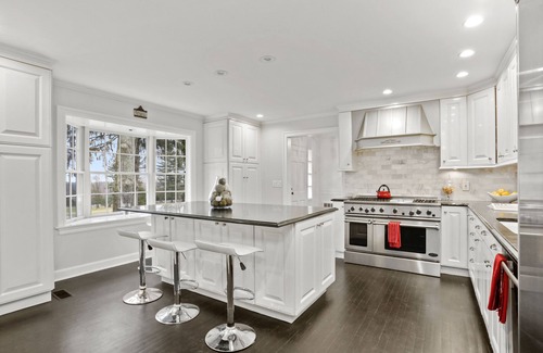 Greenwich House | Back Country Estate w/Pool, Sleeps 8 - Fully loaded, Pet Friendly Greenwich CT