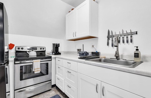 Oakdale Apartment | Back Cove Gem ★ 5 Min to Old Port ★ Bright and New