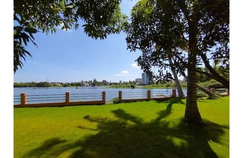Vyttila Villa | Backwater facing villa in Vytilla, Kochi