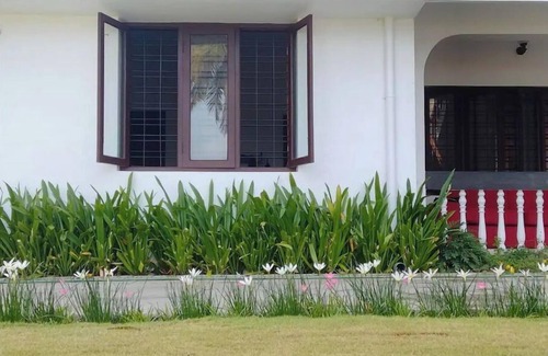 Vyttila Villa | Backwater facing villa in Vytilla, Kochi