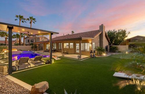 Arabian Views House | Backyard Bliss - Firepit Putt Play Pool & Spa