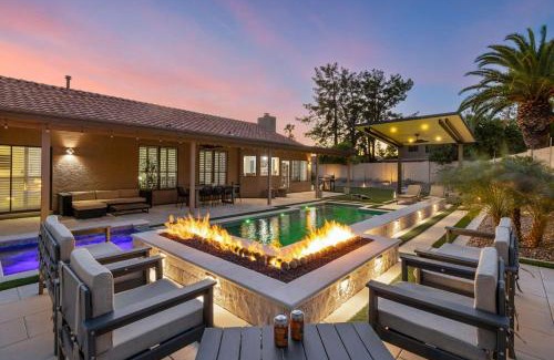 Arabian Views House | Backyard Bliss - Firepit Putt Play Pool & Spa