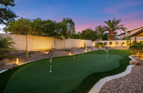 Arabian Views House | Backyard Bliss - Firepit Putt Play Pool & Spa