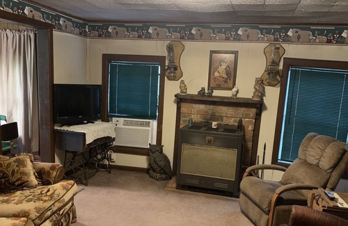 Deville House | Backyard Cottage Two Bedroom Private
