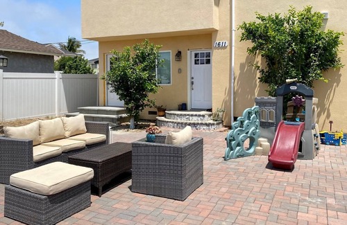 Harbor Gateway South House | Backyard Guest House