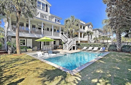 Isle of Palms House | Backyard Oasis- Steps 2 Beach, Private Pool & Bar, Sleeps 16, 7 Bedrooms 5 and a half bathrooms "The Lucky Penny"