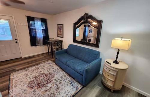 Whitehaven House | Backyard Spacious Guest house perfect for relaxing