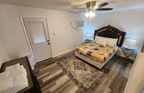 Whitehaven House | Backyard Spacious Guest house perfect for relaxing