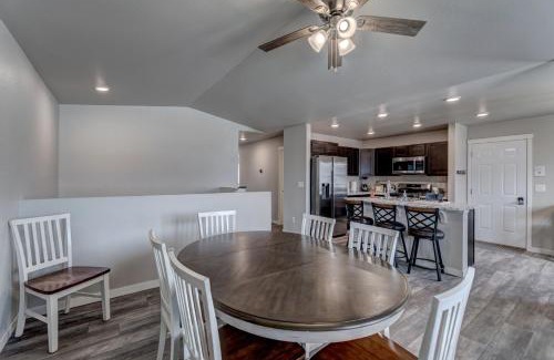 Rapid City House | Backyard View Of Black Hills, Game Room, 5 Br's