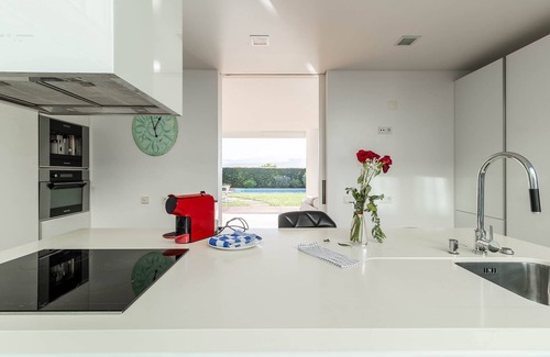 Santa Maria e Sao Miguel Villa | Bacuri White Villa, private pool, Wi-fi, balcony