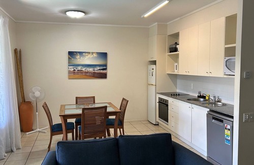 Rainbow Beach Apartment | Baden 74 - Rainbow Shores. Top Floor - Air conditioned Unit - Walk To Beach