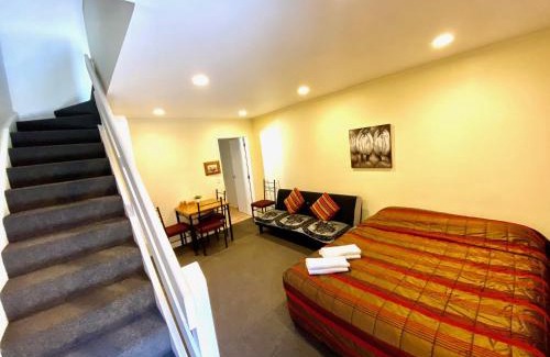 Fenton Street Hotel | Baden Lodge Motel - PRIVATE SPA Bath