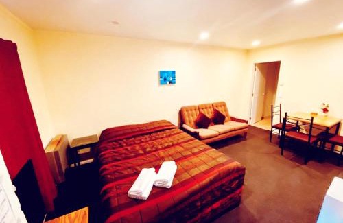 Fenton Street Hotel | Baden Lodge Motel - PRIVATE SPA Bath