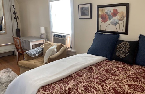 Madison House | Badger Game? This is a perfect lair for gamegoers! Close to Camp Randall !
