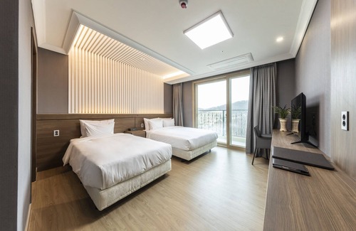 Yeoncheon Hotel | BAEKHAK JAYURO RESORT