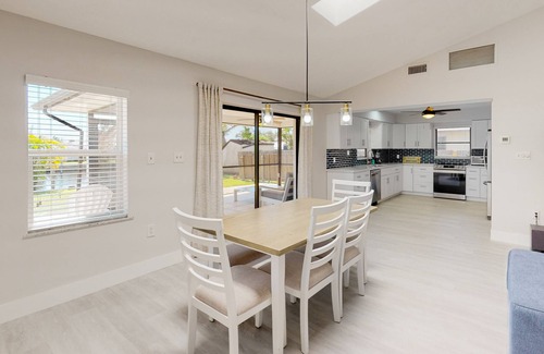 Fort Myers Shores House | Bahama Breeze | Waterfront House in Ft. Myers