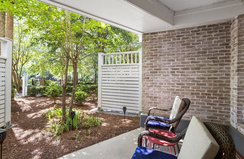 Baytowne Wharf Condo | Bahia 4109 - Updated Ground-Floor Condo, Pool + Hot Tub, Walk to Baytowne Wharf!