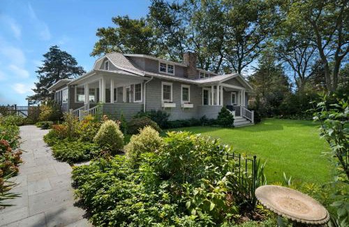 Laurel House | Bahia Mar: Beach House, North Fork