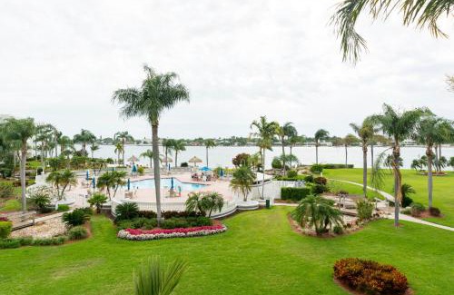 St. Petersburg Apartment | Bahia Vista 11-337