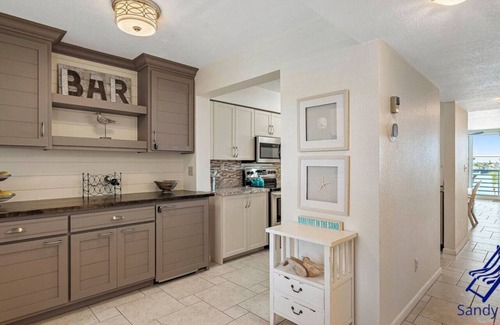 St. Petersburg Condo | Bahia Vista 12-442: 4th-Floor Isla Del Sol Condo with Bay & Don CeSar Views