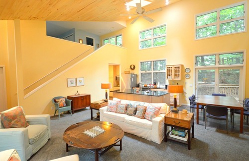 Norton Shores House | Bailey's Beach Retreat 1 mile from Lake Michigan