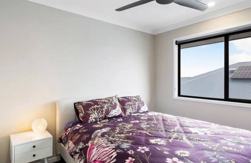 Banksia Beach House | Bailies Retreat - Modern townhouse with pool plus lake and golf course views