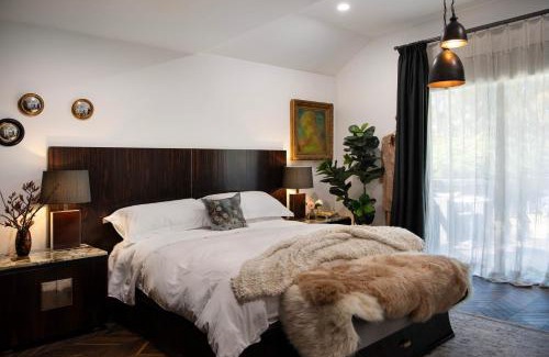 Wheatsheaf House | Bainbridge House-beautiful home in native bush