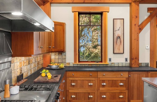 Rollingbay Apartment | Bainbridge Is waterfront lodge w private beach access and extensive amenities