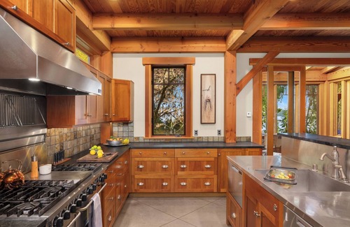 Rollingbay Apartment | Bainbridge Is waterfront lodge w private beach access and extensive amenities